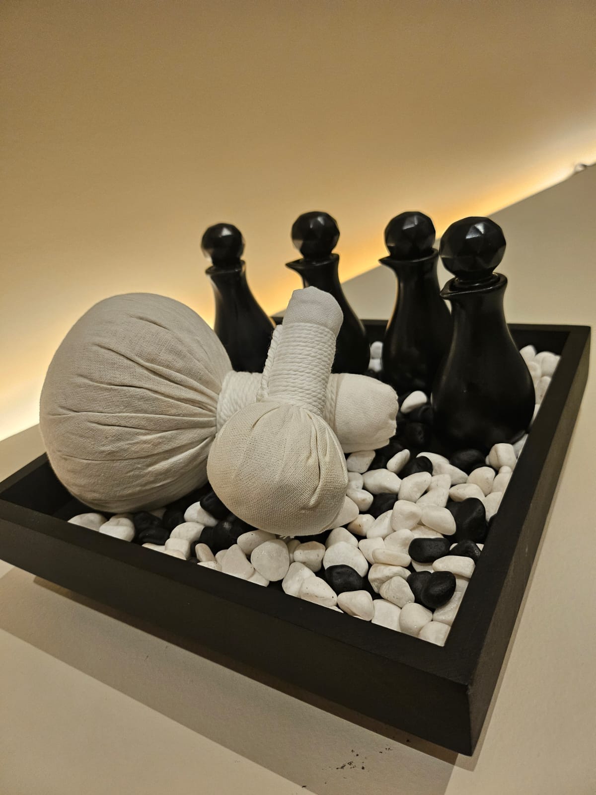 8. HERBAL HOT COMPRESS MASSAGE