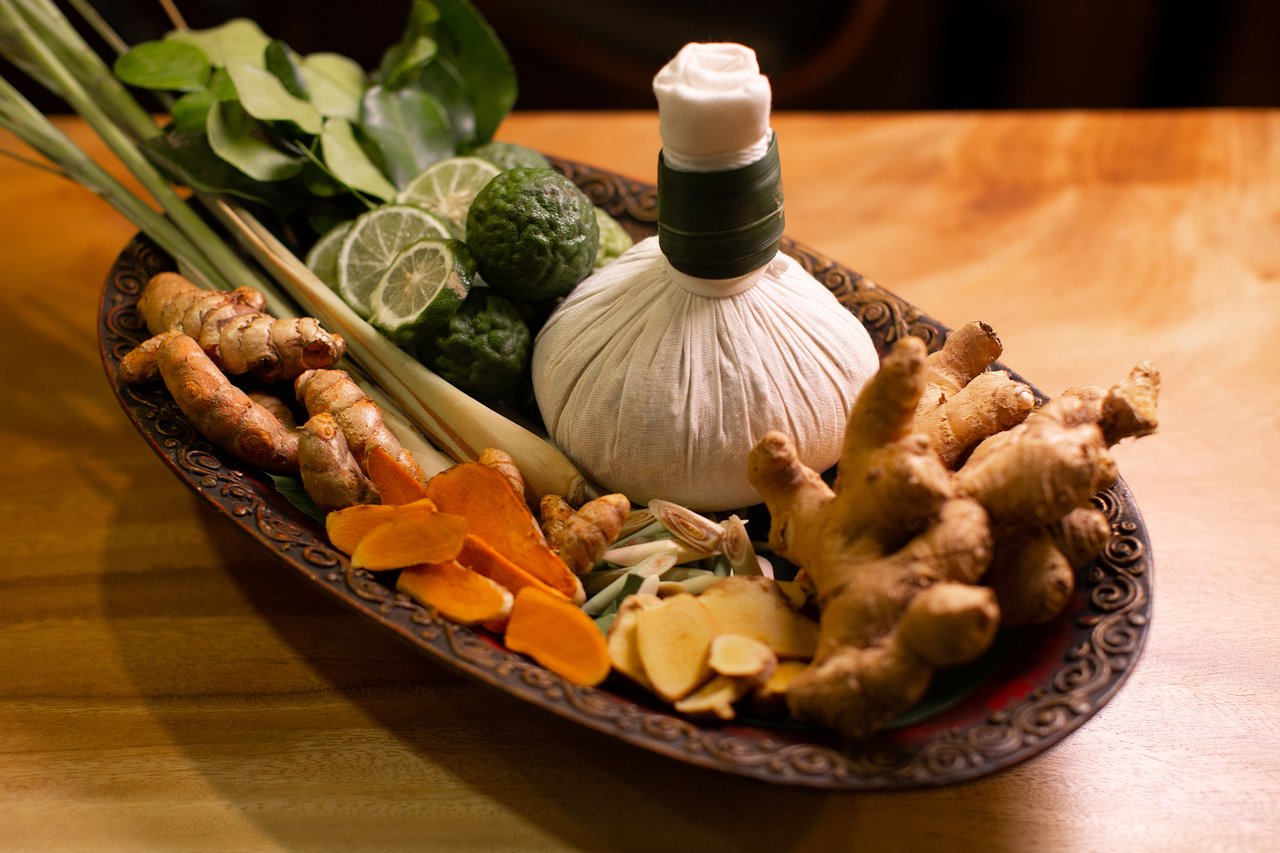 8. HERBAL HOT COMPRESS MASSAGE