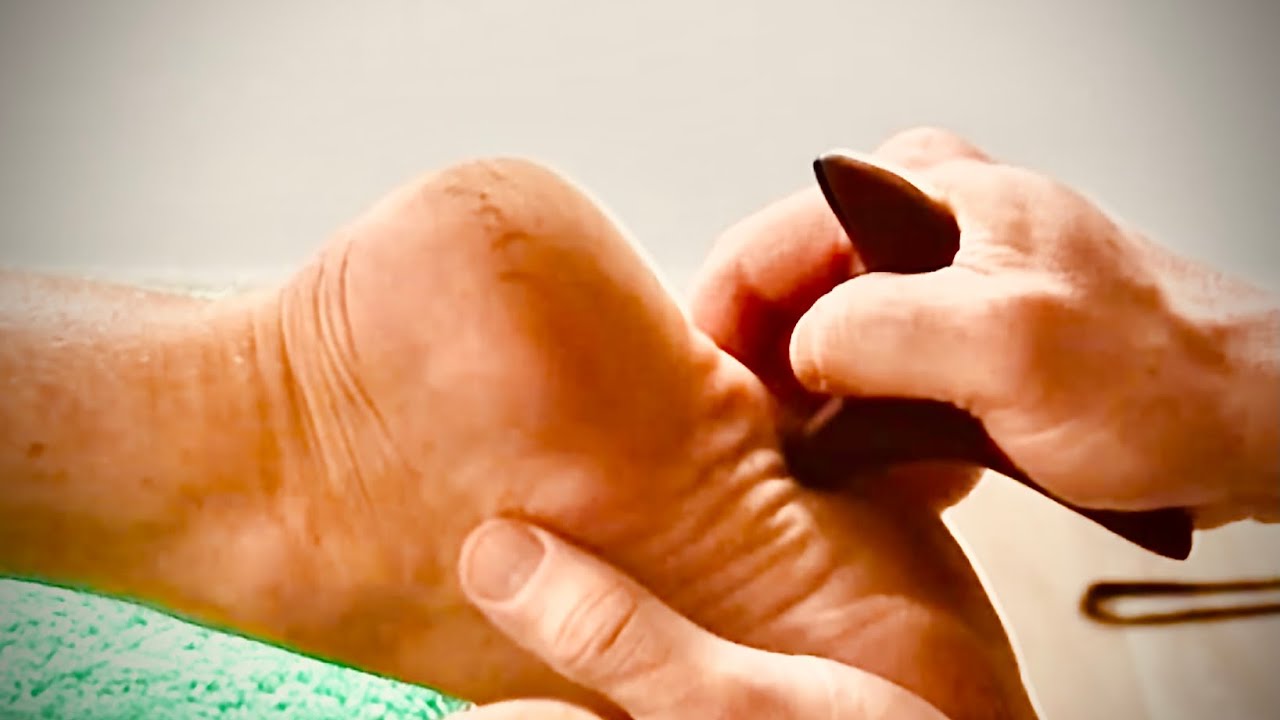 7. FOOT REFLEXOLOGY MASSAGE